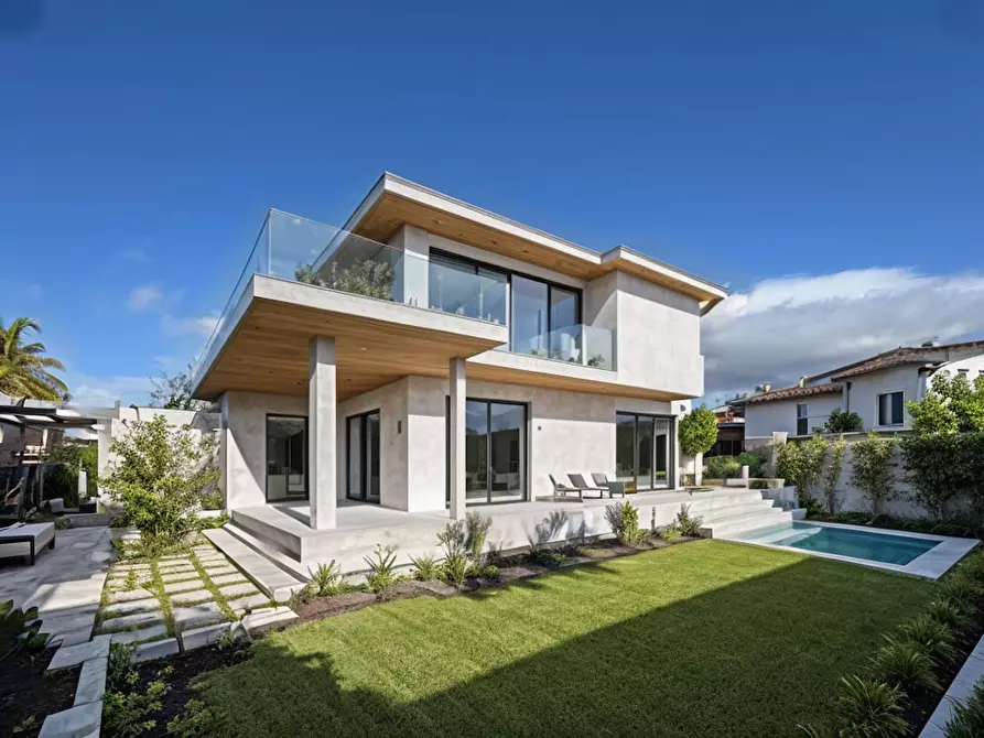 Immagine 1 di Villa in vendita  a Forte Dei Marmi