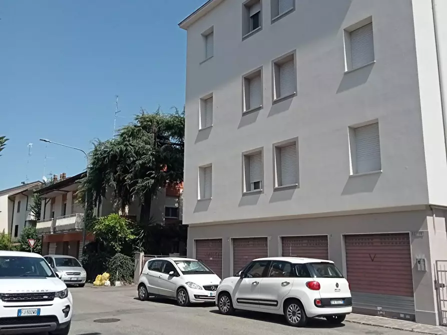 Immagine 2 di Negozio in vendita  a Modena