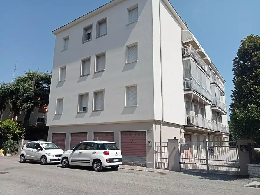 Immagine 3 di Negozio in vendita  a Modena