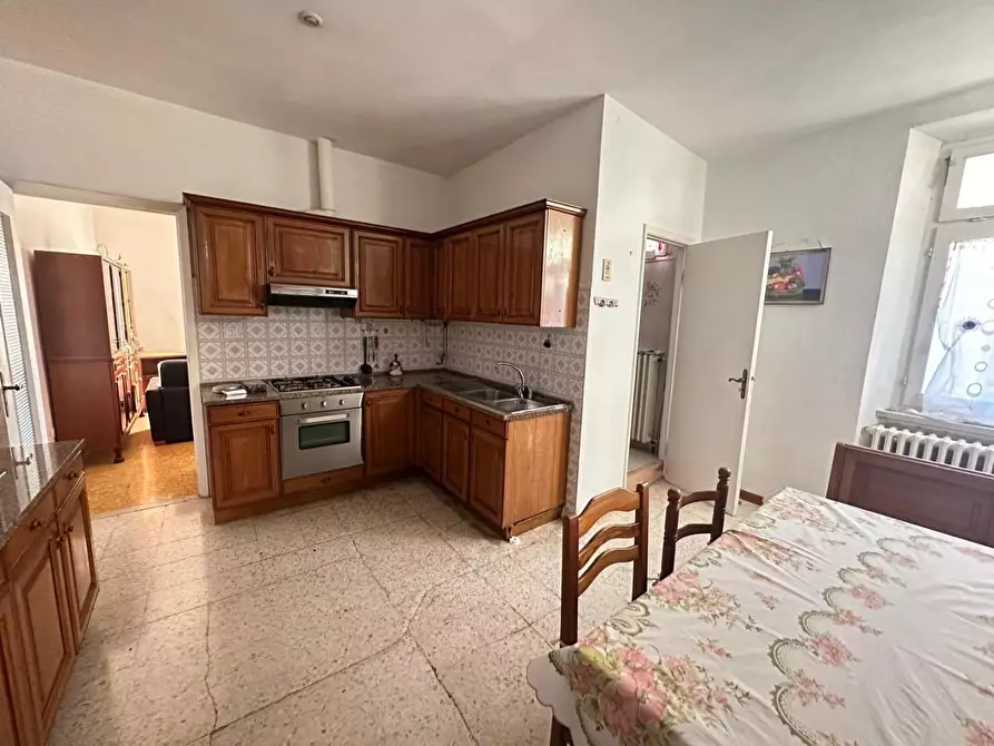 Immagine 9 di Appartamento in vendita  a Carrara