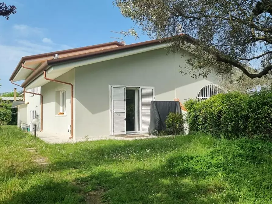 Immagine 20 di Casa bifamiliare in vendita  a Massa