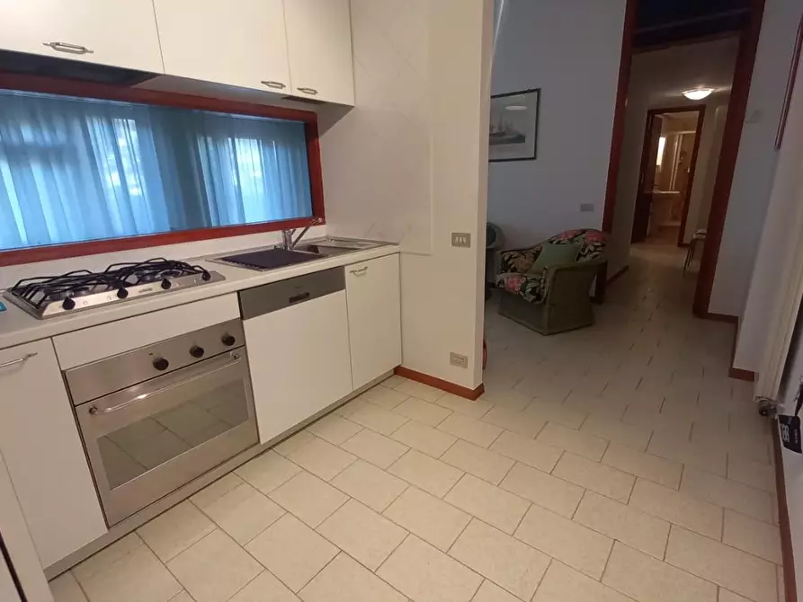 Immagine 4 di Appartamento in affitto  a Camaiore