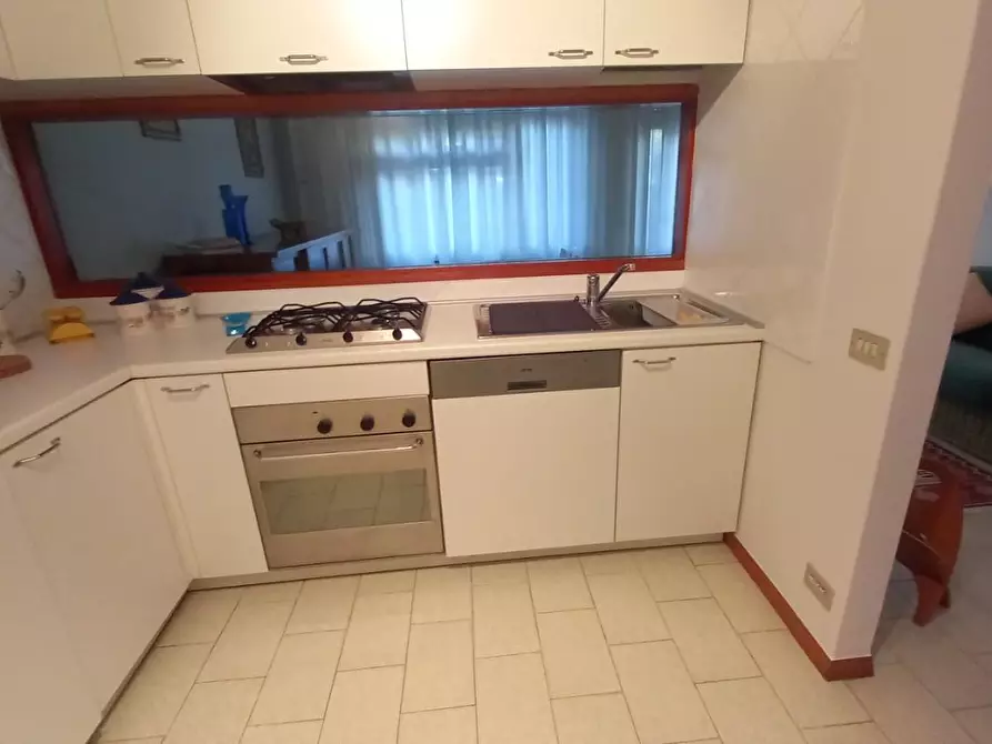 Immagine 2 di Appartamento in affitto  a Camaiore