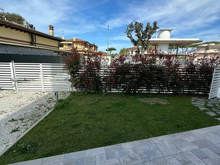 Immagine 21 di Appartamento in affitto  a Montignoso