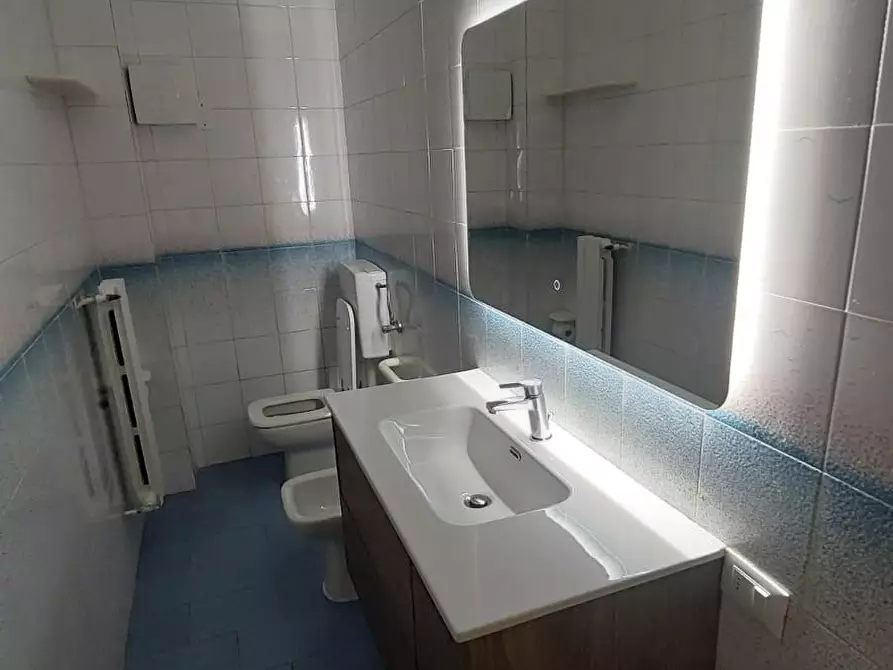 Immagine 13 di Appartamento in affitto  a Livorno