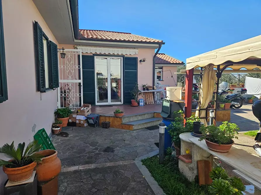 Immagine 4 di Villetta a schiera in vendita  a Livorno