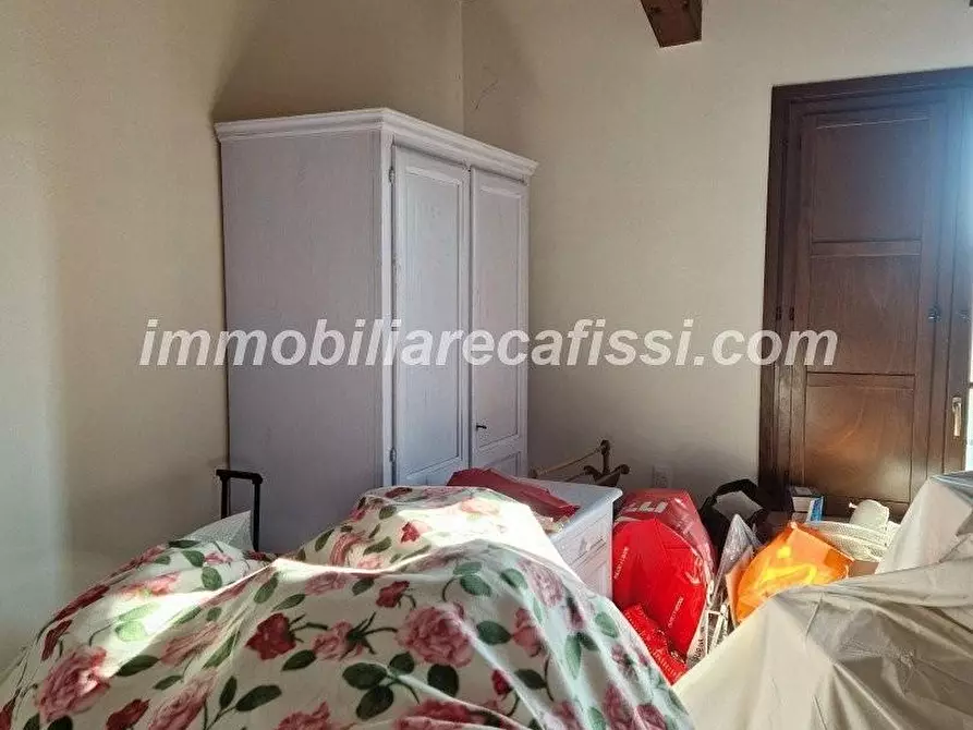 Immagine 21 di Casa colonica in vendita  a Prato