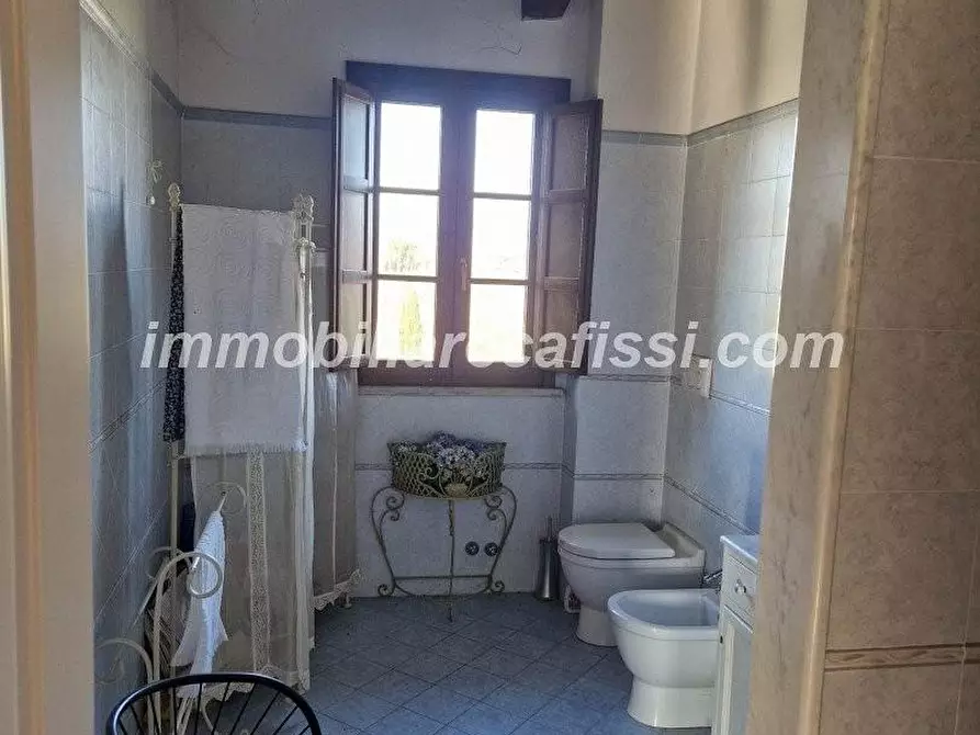 Immagine 23 di Casa colonica in vendita  a Prato