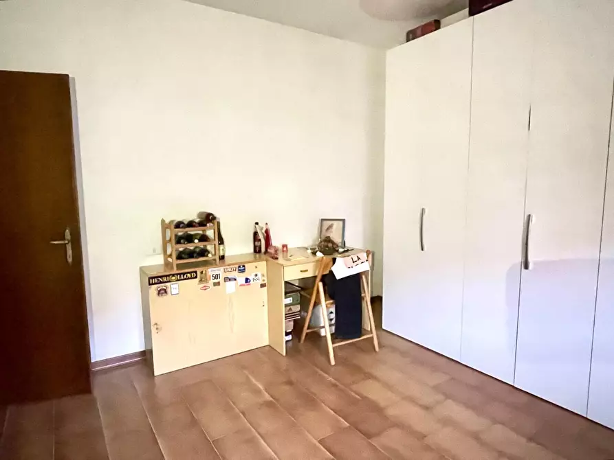 Immagine 17 di Appartamento in vendita  a Siena