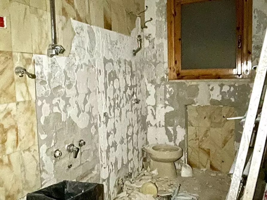 Immagine 12 di Appartamento in vendita  a Siena