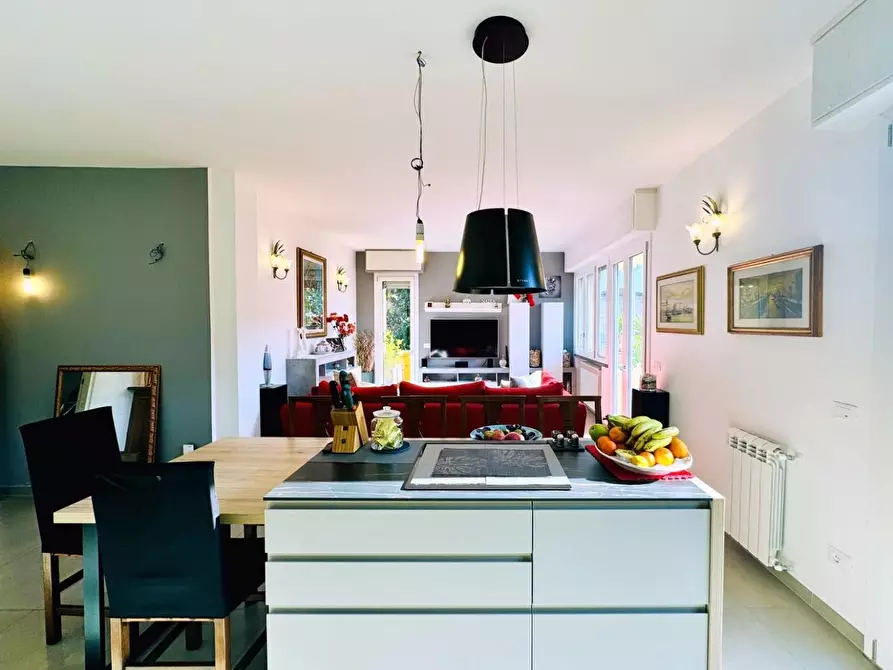 Immagine 1 di Appartamento in vendita  a Pietrasanta