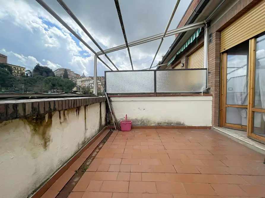 Immagine 16 di Appartamento in vendita  a Siena