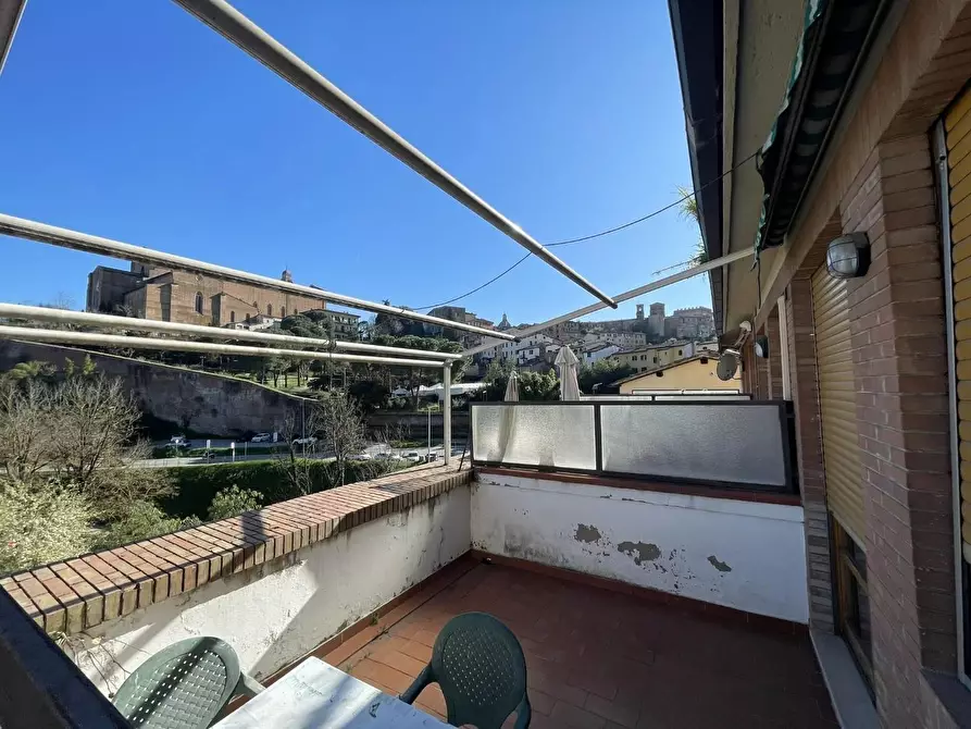 Immagine 23 di Appartamento in vendita  a Siena