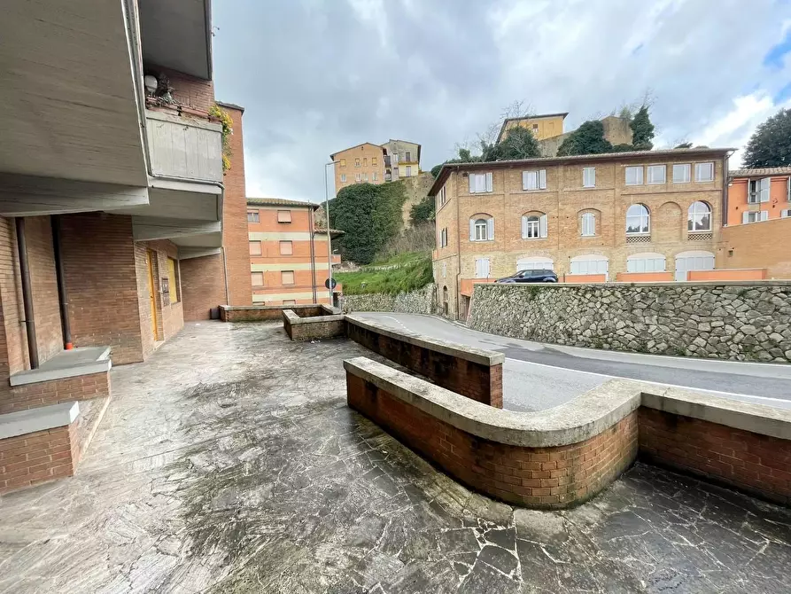Immagine 19 di Appartamento in vendita  a Siena