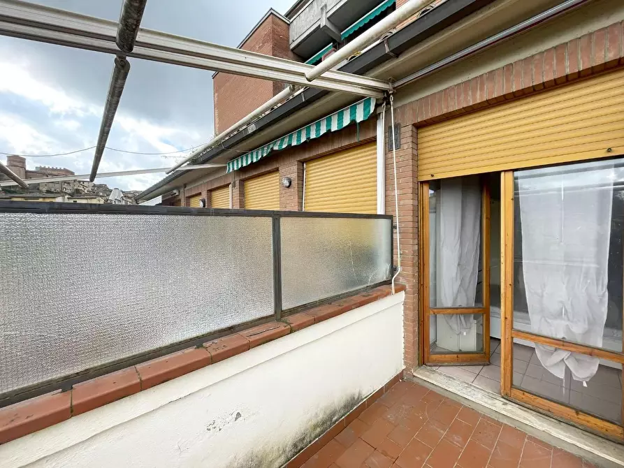 Immagine 17 di Appartamento in vendita  a Siena