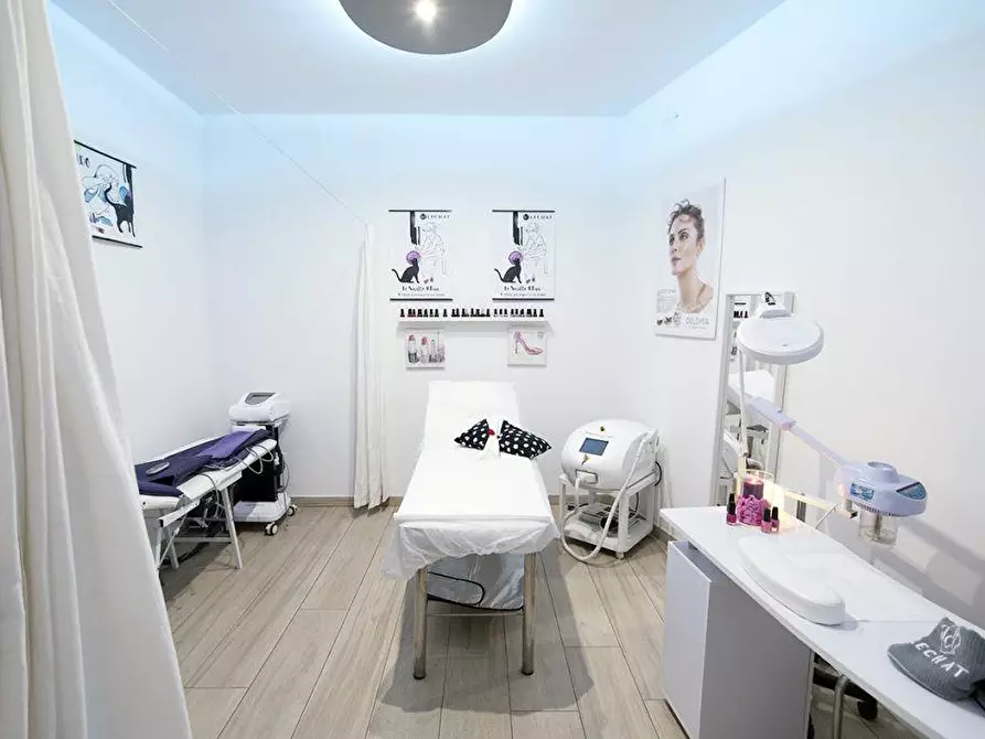 Immagine 5 di Attività commerciale in vendita  a Calcinaia