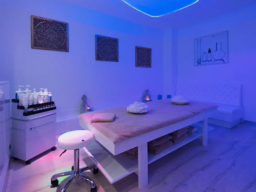 Immagine 6 di Attività commerciale in vendita  a Calcinaia