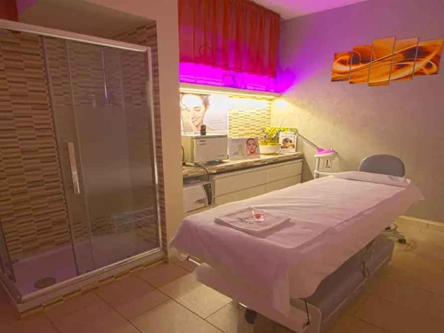 Immagine 4 di Attività commerciale in vendita  a Calcinaia