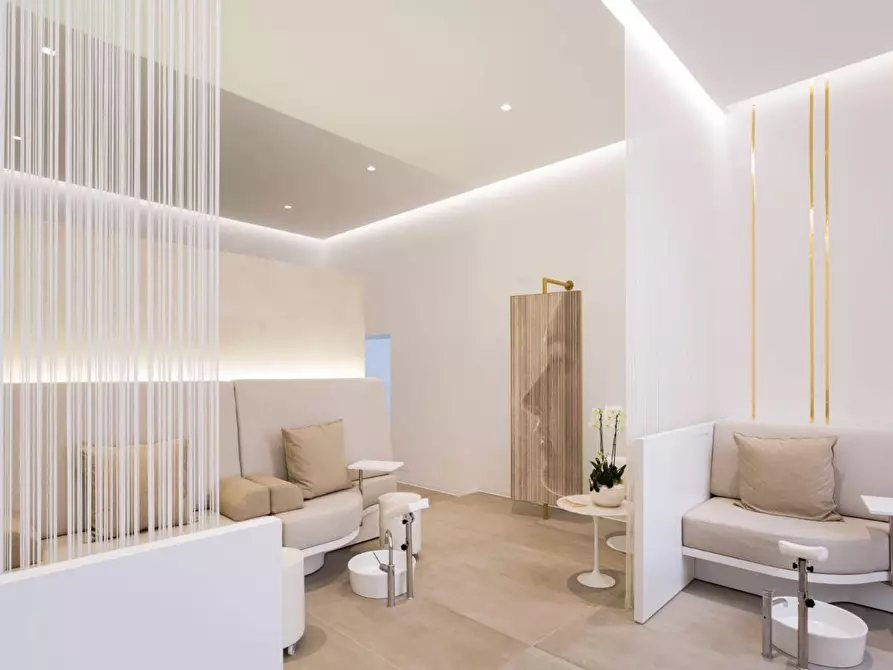 Immagine 1 di Attività commerciale in vendita  a Calcinaia