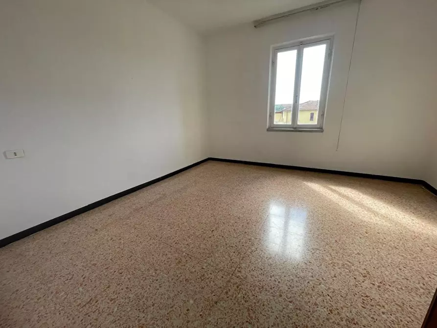 Immagine 2 di Appartamento in vendita  a Ortonovo