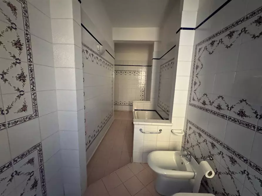 Immagine 11 di Ufficio in affitto  a Pontedera