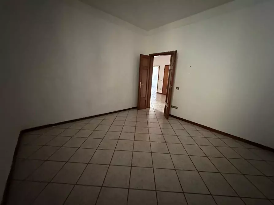 Immagine 7 di Ufficio in affitto  a Pontedera