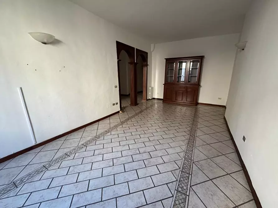 Immagine 10 di Ufficio in affitto  a Pontedera