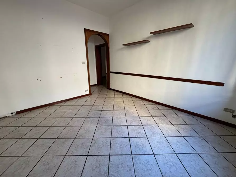 Immagine 4 di Ufficio in affitto  a Pontedera