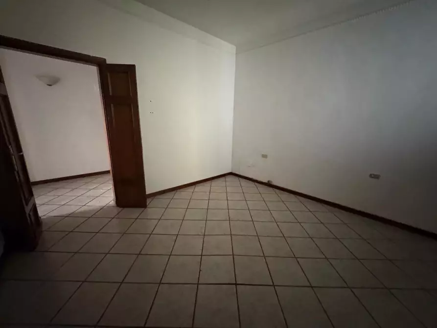 Immagine 5 di Ufficio in affitto  a Pontedera