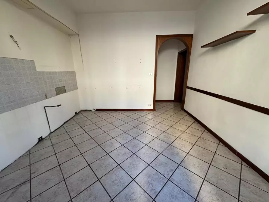 Immagine 8 di Ufficio in affitto  a Pontedera