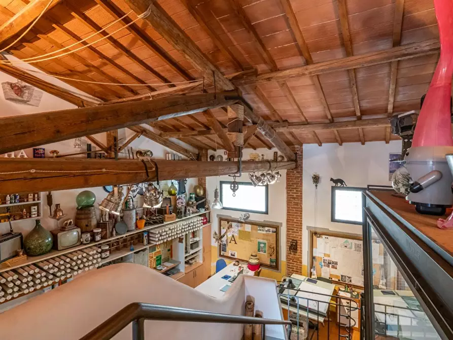 Immagine 22 di Locale commerciale in vendita  a Cascina