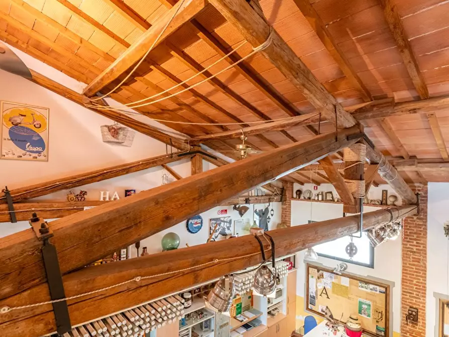 Immagine 31 di Locale commerciale in vendita  a Cascina