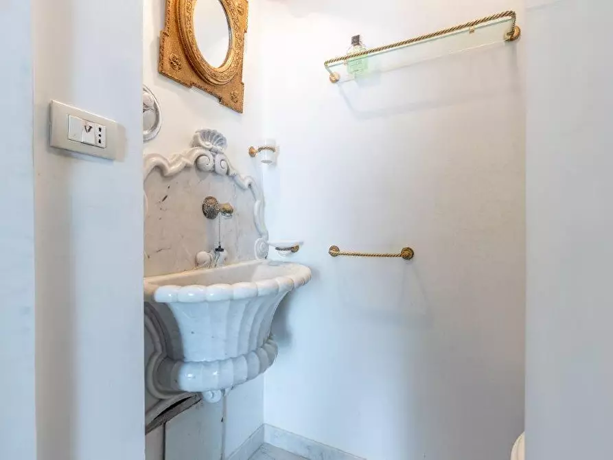 Immagine 11 di Appartamento in vendita  a Pisa