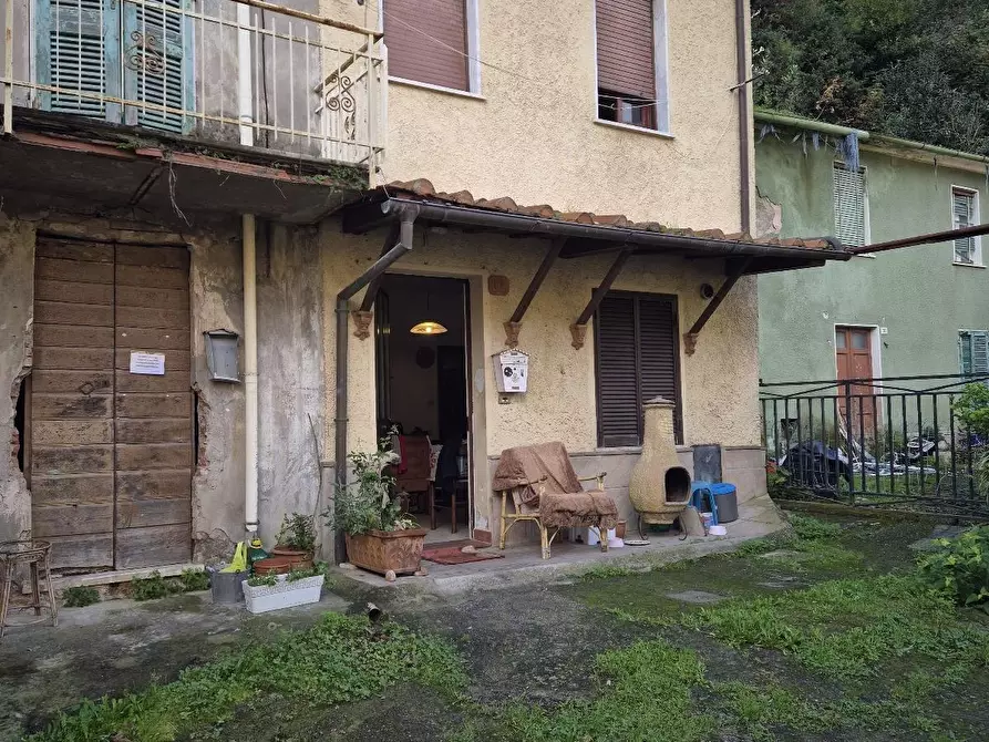 casa indipendente in vendita a Massa