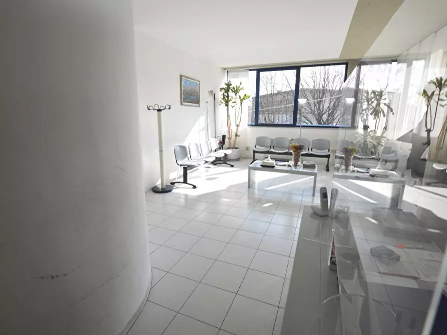 Immagine 4 di Appartamento in vendita  a Lucca