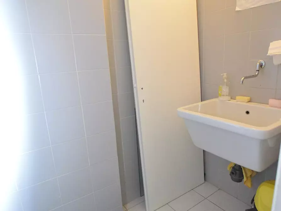 Immagine 12 di Appartamento in vendita  a Lucca