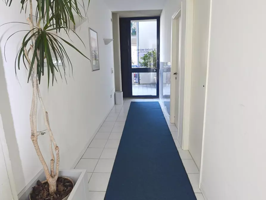 Immagine 2 di Appartamento in vendita  a Lucca