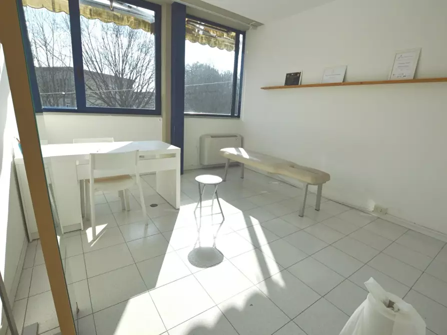 Immagine 6 di Appartamento in vendita  a Lucca