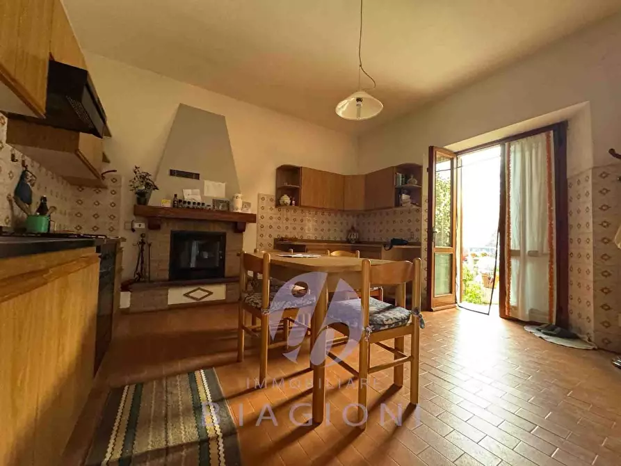 Immagine 3 di Casa bifamiliare in vendita  a Seravezza