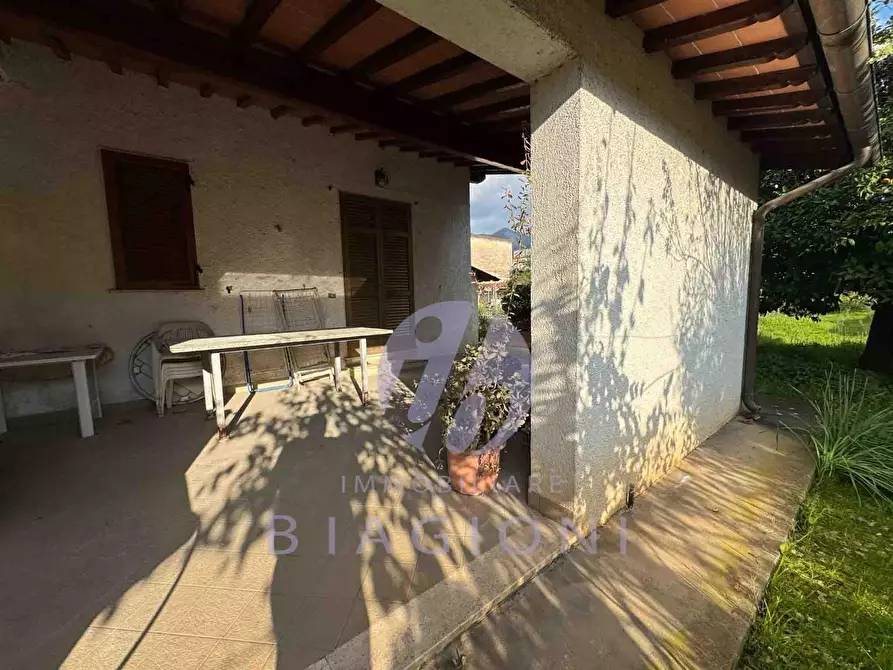 Immagine 9 di Casa bifamiliare in vendita  a Seravezza