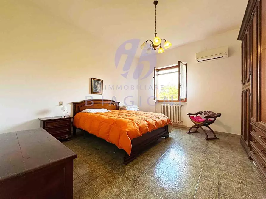 Immagine 10 di Casa bifamiliare in vendita  a Seravezza