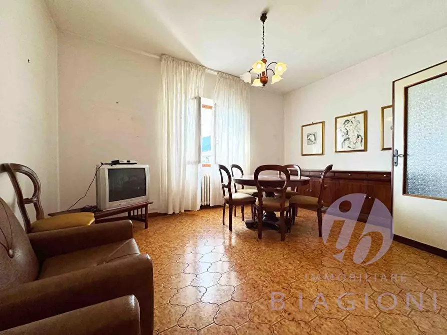 Immagine 19 di Casa bifamiliare in vendita  a Seravezza