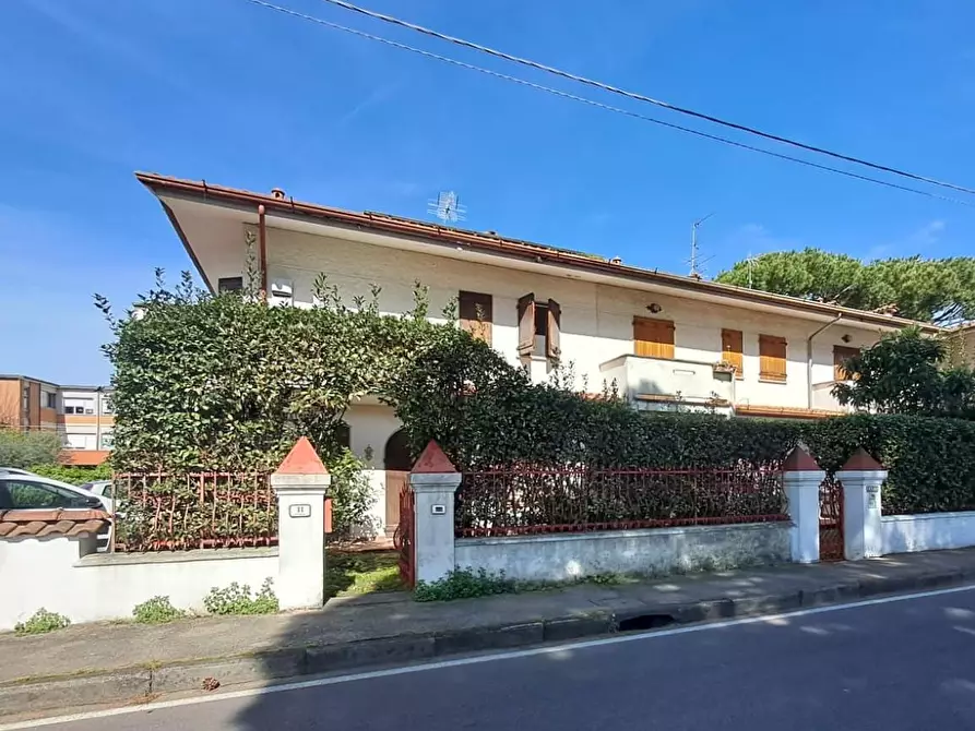Immagine 16 di Villetta a schiera in vendita  a Massa