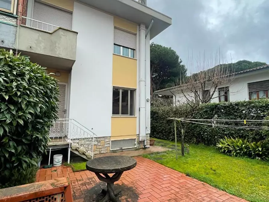 Immagine 3 di Casa bifamiliare in vendita  a Pietrasanta
