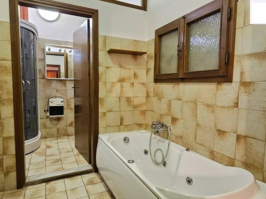 Immagine 28 di Villa in vendita  a Santa Maria A Monte