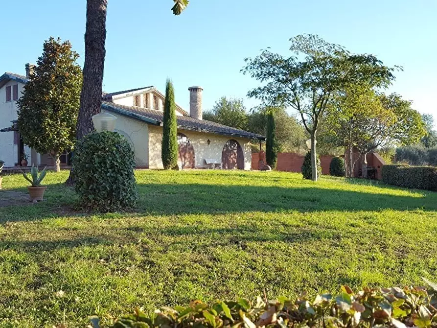 Immagine 1 di Villa in vendita  a Santa Maria A Monte