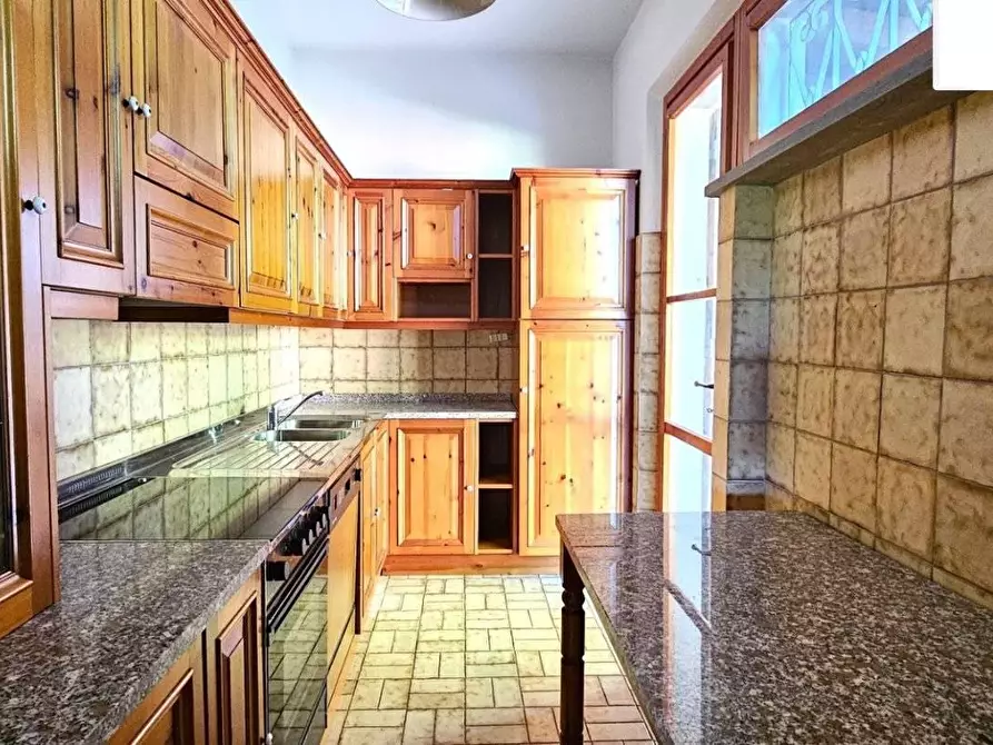 Immagine 21 di Villa in vendita  a Santa Maria A Monte