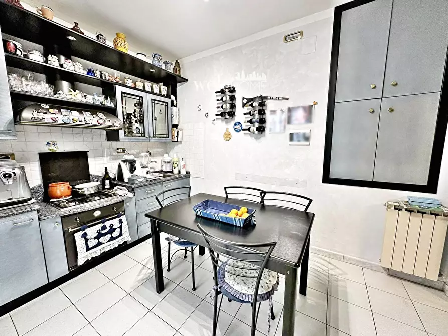 Immagine 23 di Appartamento in vendita  a Campi Bisenzio