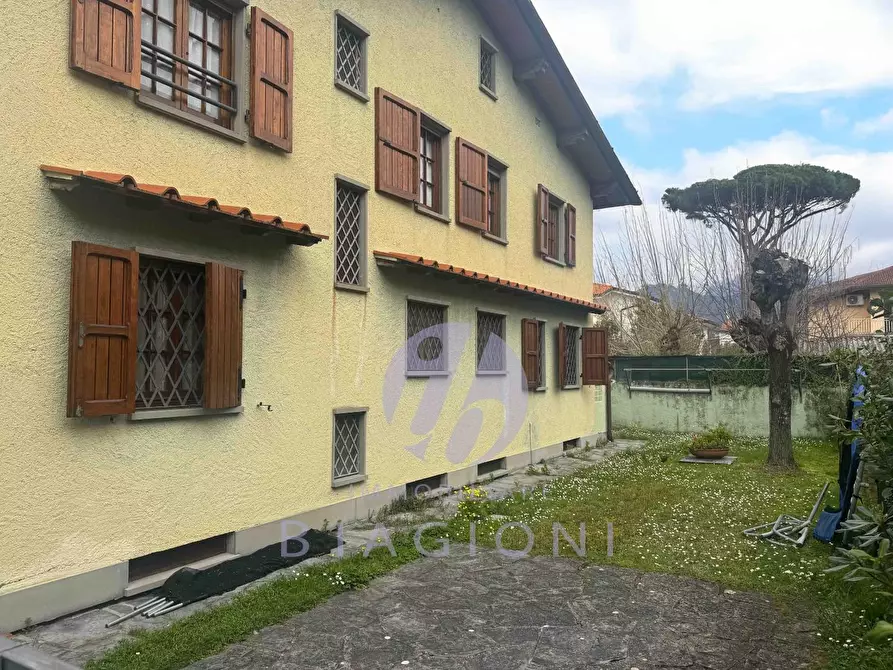 Immagine 6 di Casa indipendente in vendita  a Forte Dei Marmi