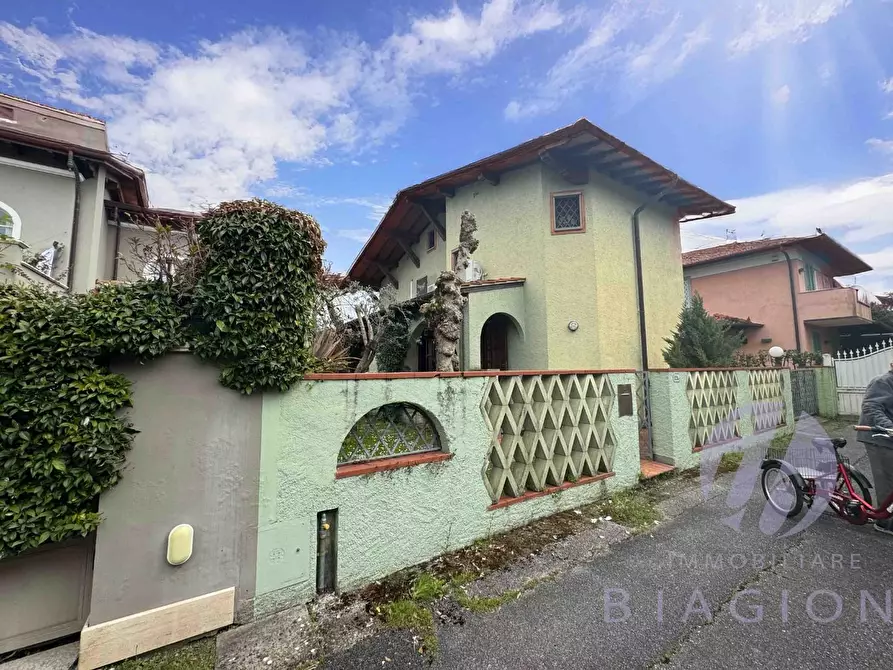 Immagine 4 di Casa indipendente in vendita  a Forte Dei Marmi